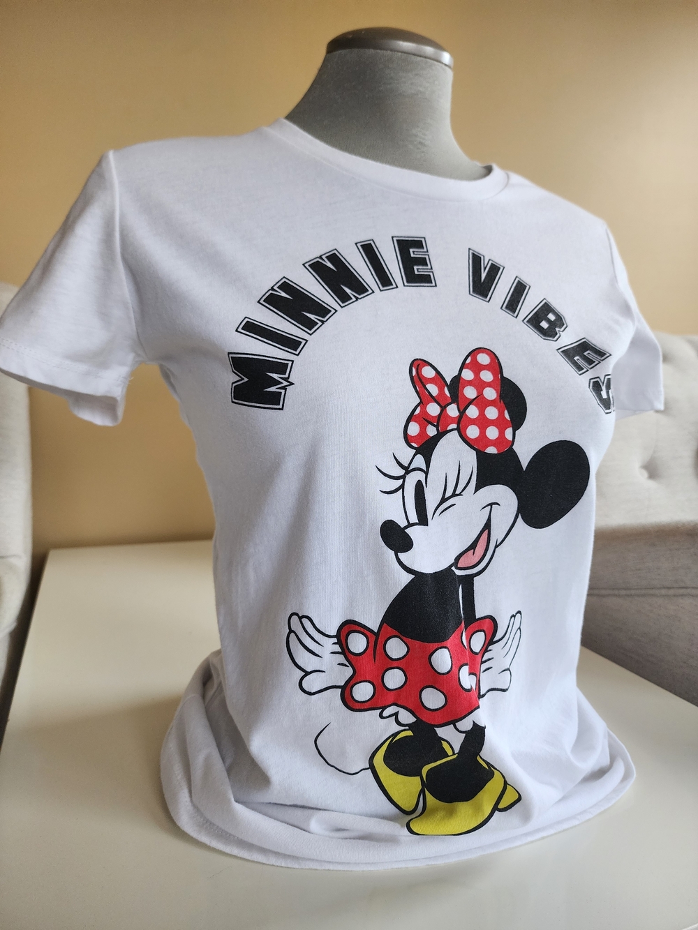 NWOT Disney Minnie Mouse “Minnie Vibes” Graphic Tee Women’s S Casual